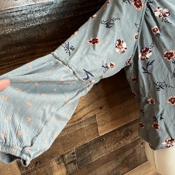 Maurices peasant blue balloon sleeve crop top blouse size M - Picture 4 of 7